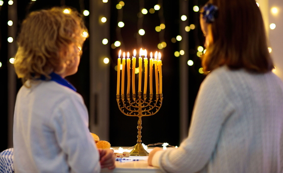 תמונת מופע: מאירים את השכונה - סיור עששיות לחנוכה